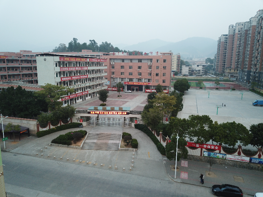 龍湖學(xué)校.jpg